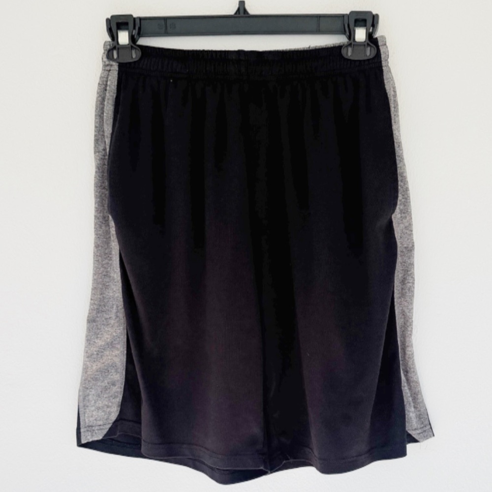 Unbranded men’s black and gray athletic workout shorts size medium